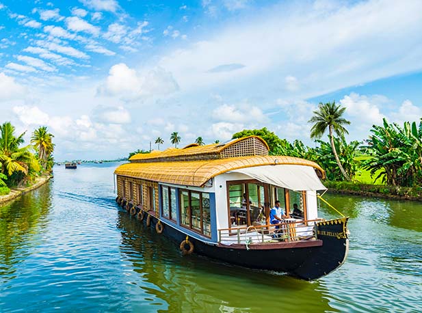 Perfect Kerala Trip Itinerary: Backwaters, Hills &amp; Beaches
